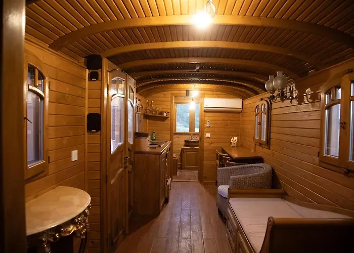 Holiday home La Roulotte, Confort - Chevaux & Cuisine Equipee Montlaux