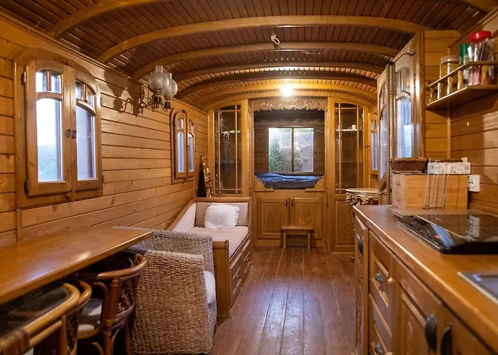 La Roulotte, Confort - Chevaux & Cuisine Equipee *