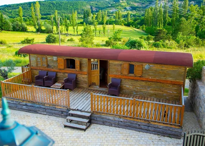 La Roulotte, Confort - Chevaux & Cuisine Equipee