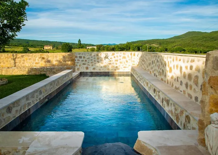 Holiday home La Roulotte, Confort - Chevaux & Cuisine Equipee