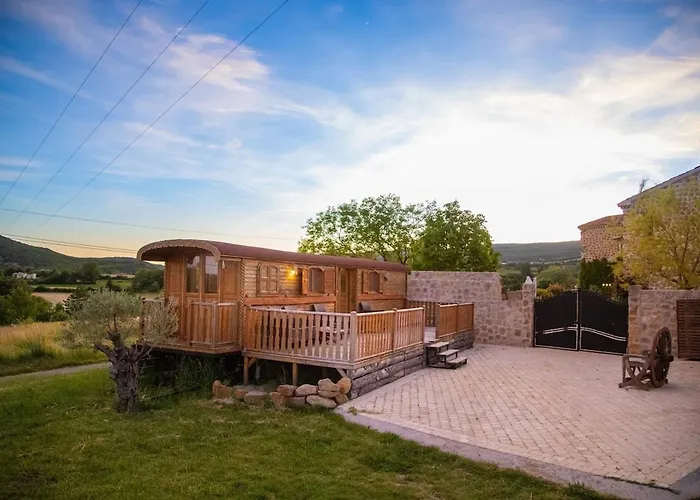 La Roulotte, Confort - Chevaux & Cuisine Equipee