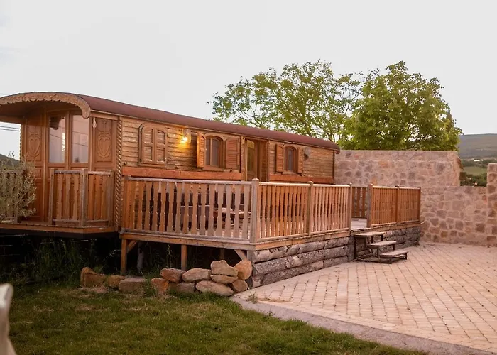 La Roulotte, Confort - Chevaux & Cuisine Equipee