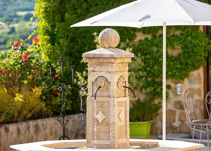 Holiday home La Roulotte, Confort - Chevaux & Cuisine Equipee Montlaux