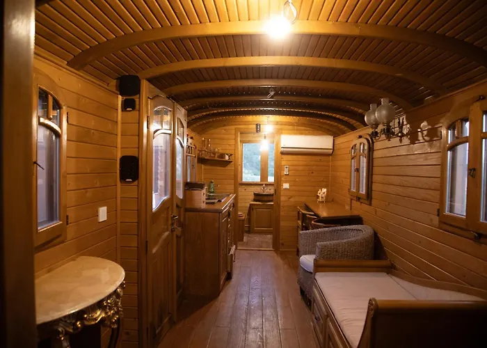 La Roulotte, Confort - Chevaux & Cuisine Equipee