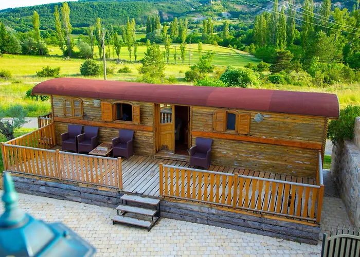 La Roulotte, Confort - Chevaux & Cuisine Equipee *