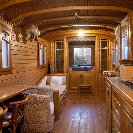 Feriehus La Roulotte, Confort - Chevaux & Cuisine Equipee *