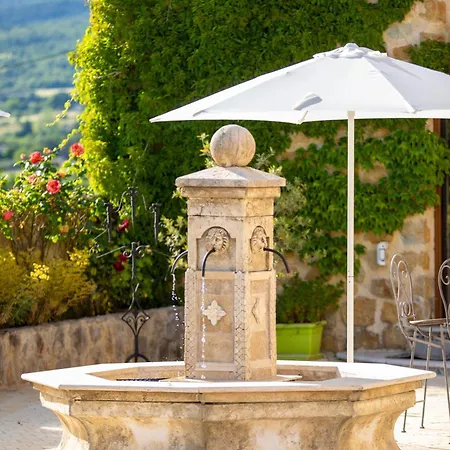 Holiday home La Roulotte, Confort - Chevaux & Cuisine Equipee Montlaux