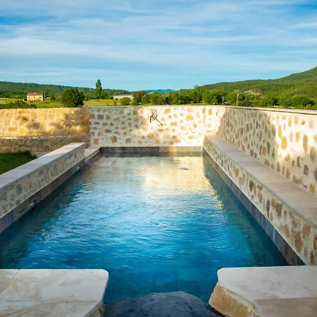 La Roulotte, Confort - Chevaux & Cuisine Equipee *